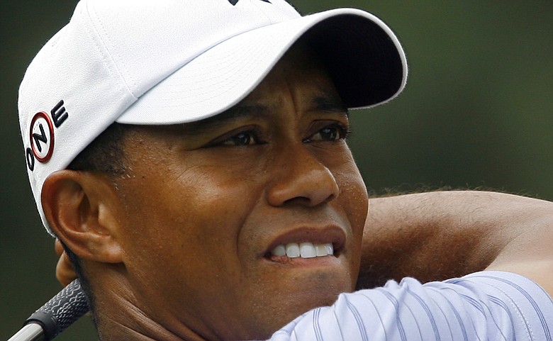 Tiger Woods shot a course-record 62 in the third round of the BMW Championship and has a 7-shot lead.