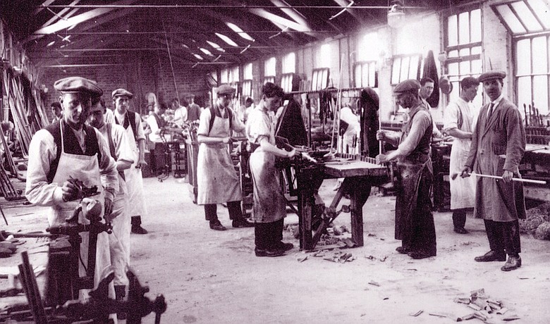 MacGregor craftsmen at work in 1910.