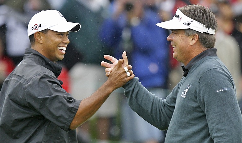 Tiger Woods and Kenny Perry at the 2009 Memorial.