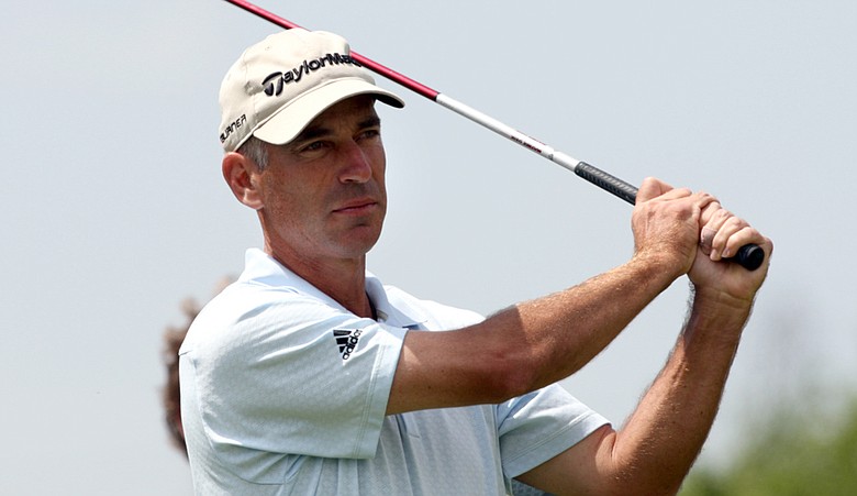 Corey Pavin has a one-shot lead over Nick Price entering the final round of the Cap Cana Championship.