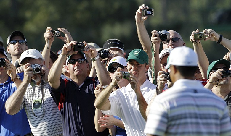 Tiger Woods plays a practice round Monday at Augusta National.