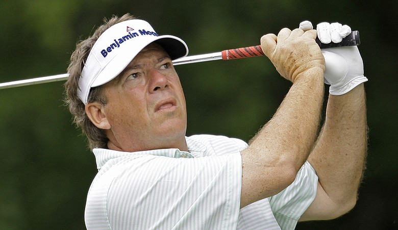 Joey Sindelar combined with John Cook to shoot a 62 for a share of the lead.