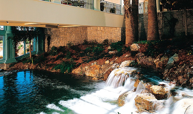 A river flows throughout Cascata – inside and outside the clubhouse.