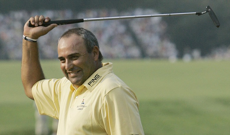 Angel Cabrera waves his putter after winning the 2007 U.S. Open.