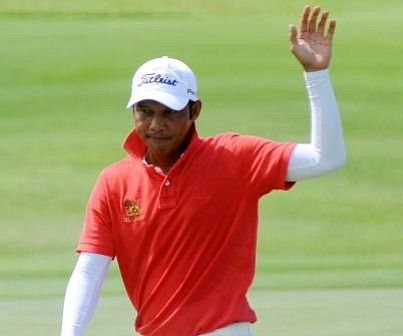 Chawalit Plaphol takes a six-shot lead into Saturday's final round in Singapore.