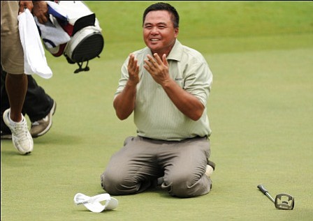 Mardan Mamat drops to his knees after holing the winning putt.