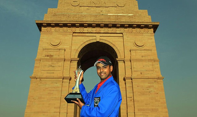 Anirban Lahiri poses with the Panasonic Open trophy at India Gate.