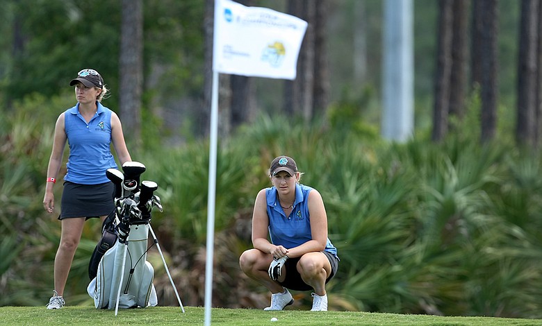 Jessica Alexander of Coastal Carolina looks over her shot at No. 17 during the Women's NCAA East Regionals.
