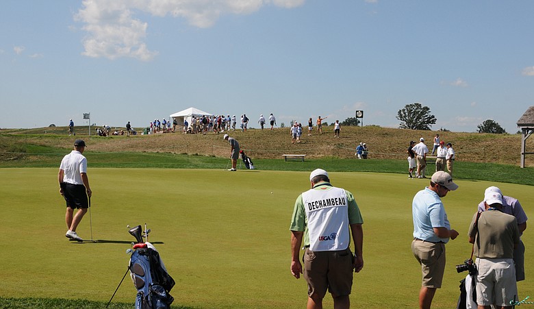 Players warm up for a playoff at the U.S. Amateur.