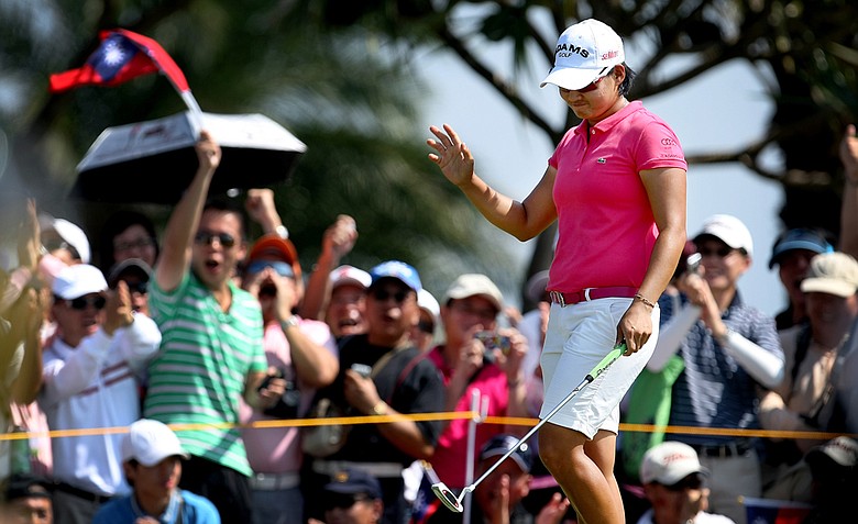 Yani Tseng makes birdie at No. 2 during the final round of the inaugural 2011 Sunrise LPGA Taiwan Championship.