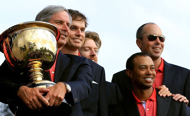 U.S. captain Fred Couples poses with his team and the Presidents Cup during the closing ceremonies after defeating the International team 19-15 at the 2011 Presidents Cup.