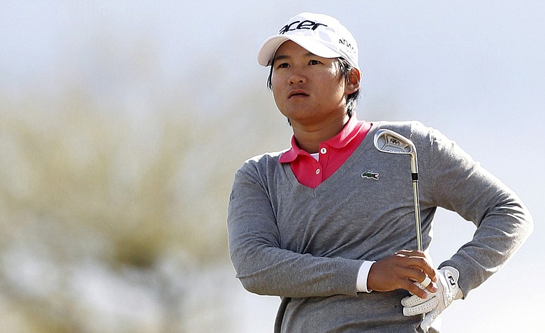 Yani Tseng watches her approach shot land on the 11th green during the final round of the LPGA Founders Cup.