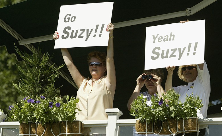 Fans support Suzy Whaley during the 2003 Greater Hartford Open.