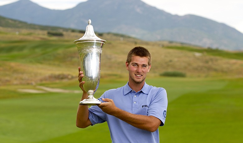 T.J. Vogel with the U.S. Amateur Public Links trophy.