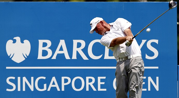 Thomas Bjorn has the early lead after the rain-interrupted first round of the Singapore Open.
