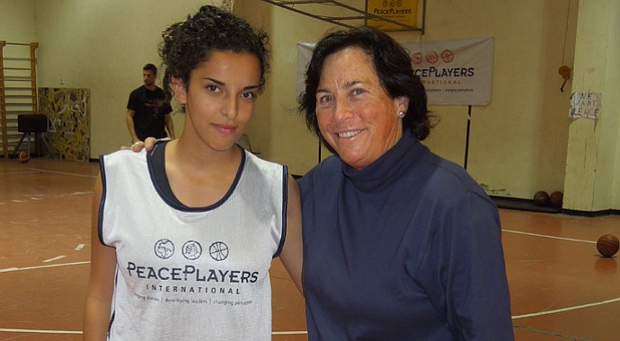 Doha Amla and Amy Alcott at the Peace Players basketball clinic.