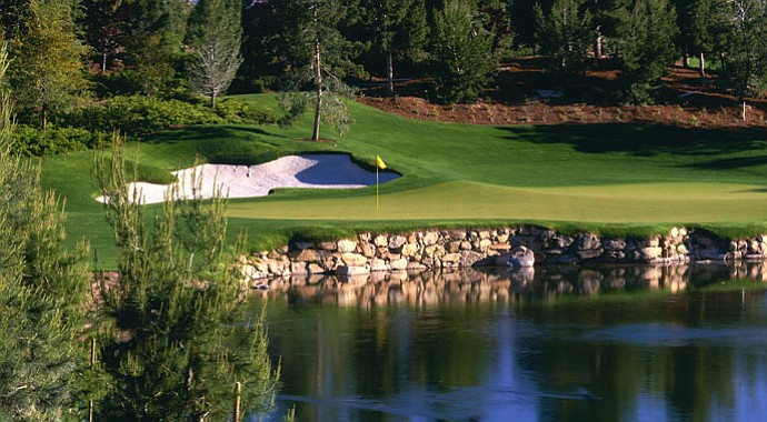 The sixth hole at Wynn GC in Las Vegas.