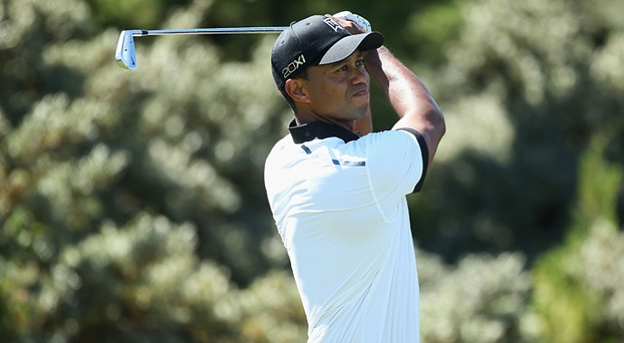 Tiger Woods opened his first round with a bogey after having to take an unplayable lie after his first tee ball.