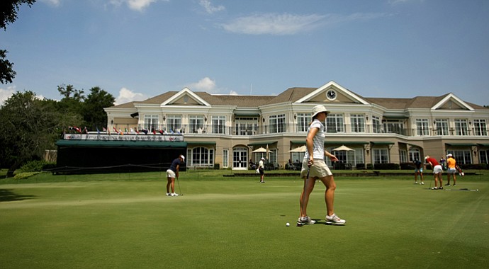 Players get in some putting practice prior to the 2013 U. S. Women's Amateur at Country Club of Charleston.