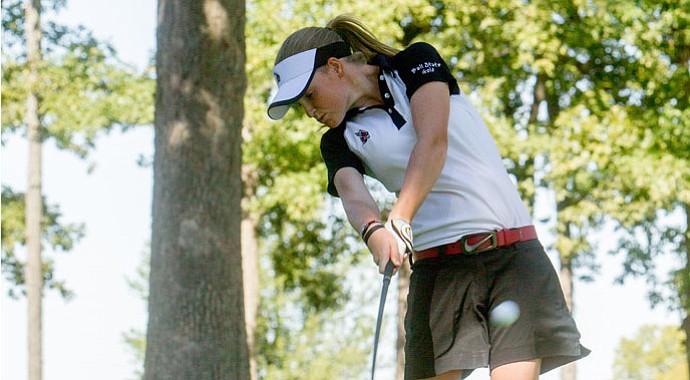 Ball State's Jenna Hague managed slick greens and cold temperature during the first round at the Golfweek Women's Conference Challenge.