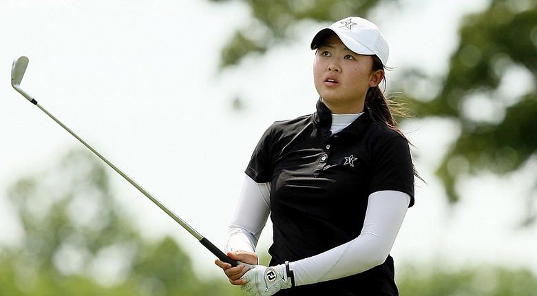 Simin Feng is turning pro, she told her coach at Vanderbilt after the Commodores' year-end banquet wrapped up her freshman season.