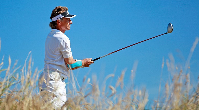 Bernhard Langer shot a second-consecutive 65 to take a seven-shot lead at the British Senior.