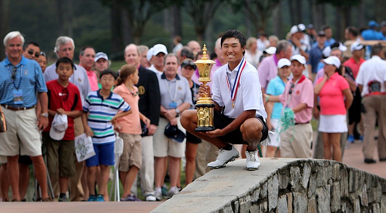 Gunn Yang poses with the Havemeyer Trophy after outlasting Corey Conners to win the 114th U.S. Amateur at Atlanta Athletic Club.