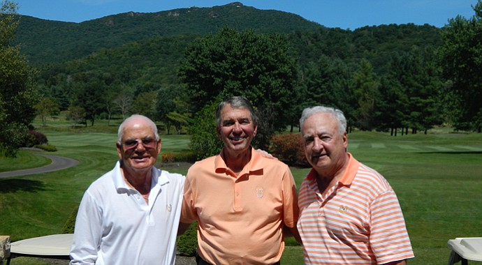 Jimmy Armadoros (from left) watched as playing partners Les Morris and Tom Pucci aced the same hole at Elk River Club in North Carolina.