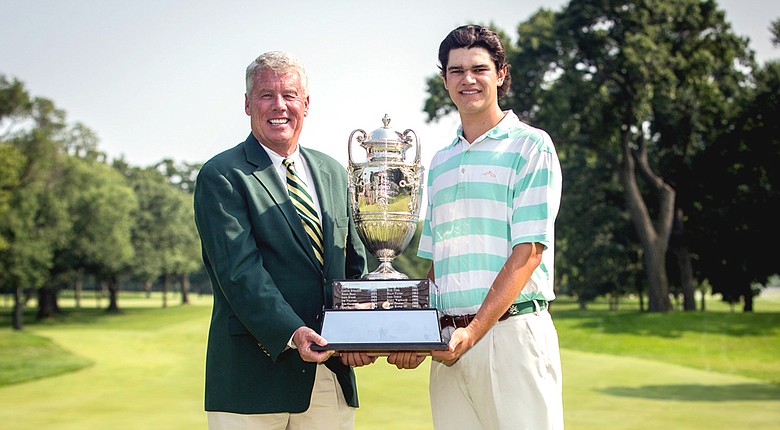 Beau Hossler (right) with Dennis O'Keefe, WGA Chariman, after his victory at the 112th Western Amateur.