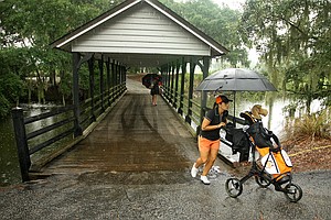 Campbellu2019s Louise Latorre makes her way to the 8th green during Golfweek Program Challenge at Caledonia Golf and Fish Club in Pawley's Island, SC. (Golfweek/Tracy Wilcox)