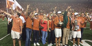 Jordan Spieth brings green jacket along to Texas football game