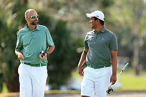 USF head coach Steve Bradley chats with Rigel Fernandes during the final round of the 2016 Mission Inn Spring Spectacular.