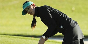 Wie turns to Jack Nicklaus putting style in opening-round 70
